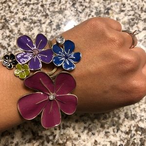Forever 21 Vintage Baroque Style Flower Bracelet